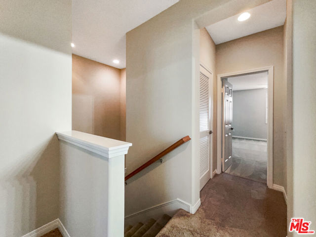 28687 Pietro Drive, Valencia CA: https://media.crmls.org/mediaz/88993d1d-6c81-4740-91ad-abf6a7912b6c.jpg
