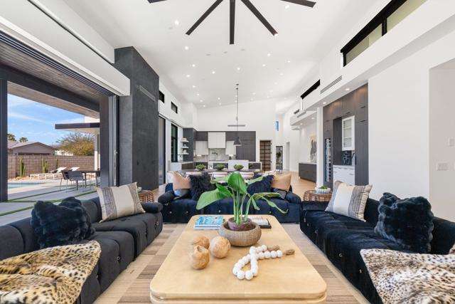 3 Siena Vista Court, Rancho Mirage CA: https://media.crmls.org/mediaz/8899992f-4cf8-46c0-8154-487b1906bf60.jpg