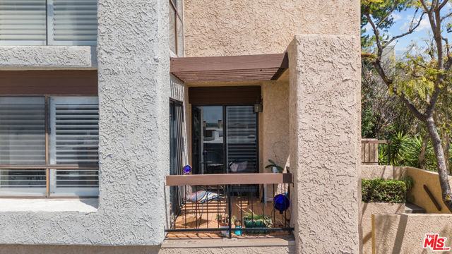 712 Vallejo Villas, Los Angeles CA: https://media.crmls.org/mediaz/8899b4ca-0266-4539-990e-a2cc36deeeee.jpg