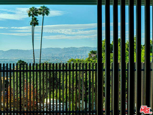 8674 Edwin Drive, Los Angeles CA: https://media.crmls.org/mediaz/8899bd67-3089-4446-8a22-79454af3a3dd.jpg