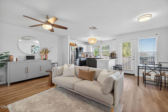 Detail Gallery Image 3 of 24 For 11218 Snapdragon St, Ventura,  CA 93004 - 2 Beds | 2 Baths