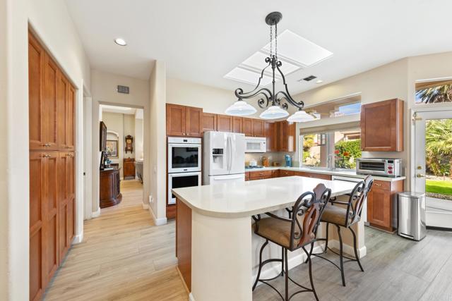 78108 Foxbrook Lane, Palm Desert CA: https://media.crmls.org/mediaz/8899c792-bd6b-4995-95cc-34c2e7cb660c.jpg