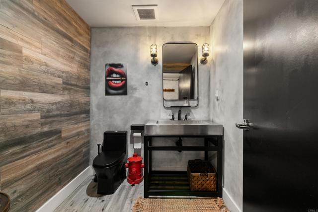 350 11Th Avenue, San Diego CA: https://media.crmls.org/mediaz/8899f71e-61c1-447a-9e69-d4441aa0f126.jpg