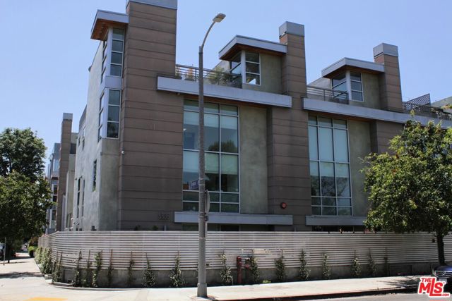 5806 Waring Avenue, Los Angeles CA: https://media.crmls.org/mediaz/8899f726-07fc-4ac9-be64-4ac6a3e04ddf.jpg