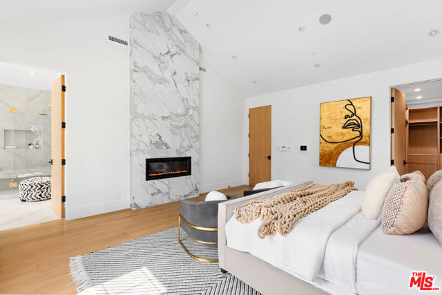 2565 Patricia Avenue, Los Angeles CA: https://media.crmls.org/mediaz/889aecf5-8887-4e6e-b987-c3ad551e0635.jpg