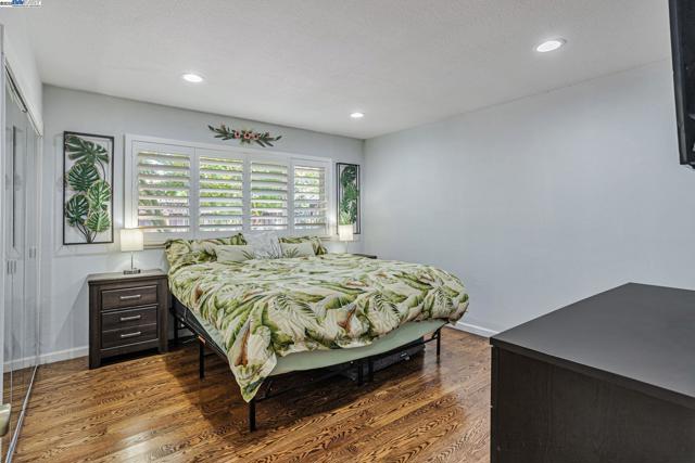 903 Lanewood Dr, San Jose CA: https://media.crmls.org/mediaz/889b7b4f-d86c-4325-a46e-2099a60e150e.jpg