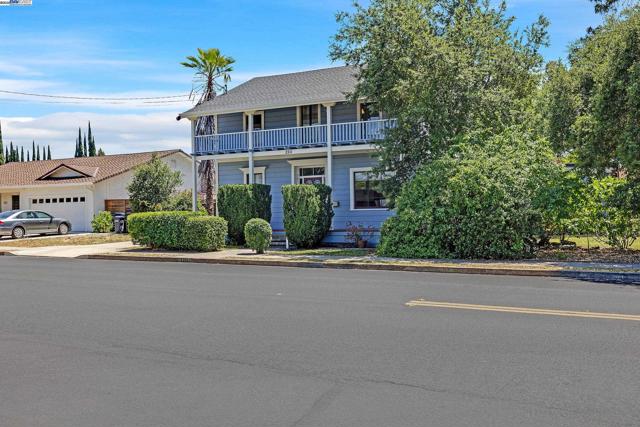 2211 College Avenue, Livermore CA: https://media.crmls.org/mediaz/889be842-f271-48f7-83ae-cfb52d5c1b57.jpg