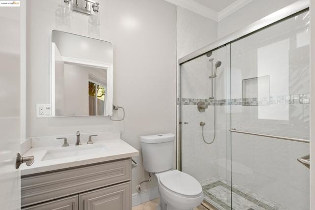 5915 Balboa Dr, Oakland CA: https://media.crmls.org/mediaz/889c07c6-93c7-40d3-b3eb-c6e2635173b2.jpg