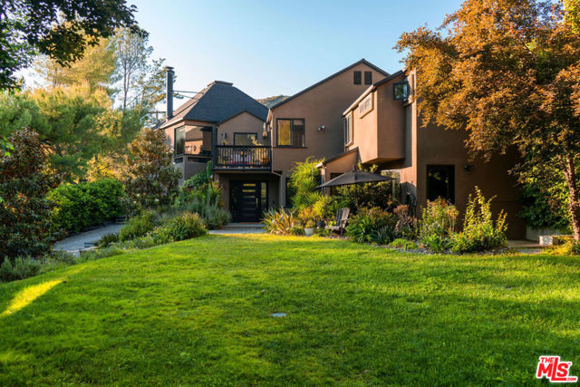 25761 Vista Verde Drive, Calabasas CA: https://media.crmls.org/mediaz/889cca7d-5f1b-4e2c-8c96-9c1683fdd93f.jpg