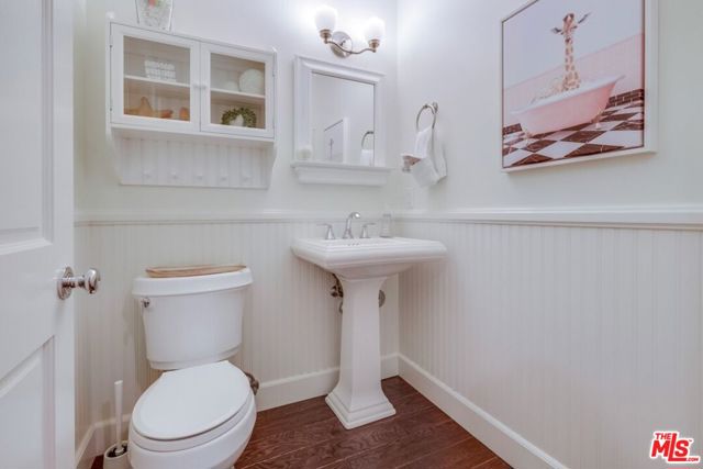 6537 Hedding Street, Los Angeles CA: https://media.crmls.org/mediaz/889d5969-e637-4064-8091-2bb032ad344a.jpg