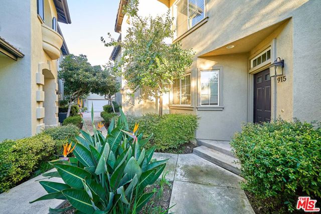 915 Somerville, Irvine CA: https://media.crmls.org/mediaz/889da49c-ff8e-4e8d-a4ea-a9a730fda028.jpg