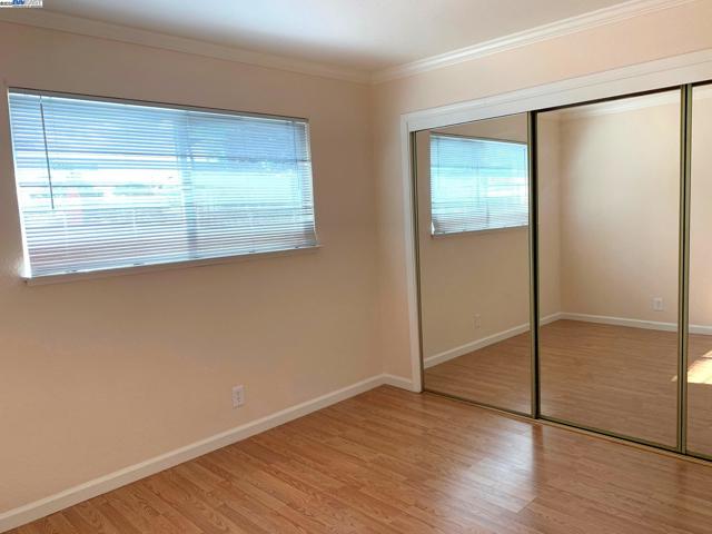 20240 Wisteria St, Castro Valley CA: https://media.crmls.org/mediaz/889e9c07-0865-4421-8d90-5231c8248b2b.jpg