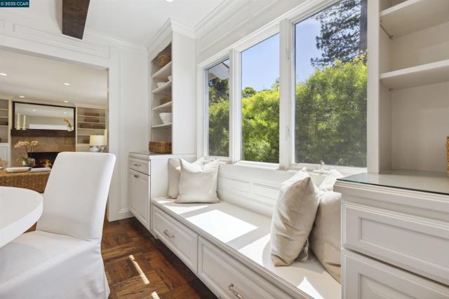 51 Ivy Dr, Orinda CA: https://media.crmls.org/mediaz/889ecb47-6363-4835-9375-3e512a77479a.jpg