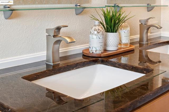 1034 Navellier St, El Cerrito CA: https://media.crmls.org/mediaz/889f3251-e341-46bf-8b36-92936ed2cf0f.jpg