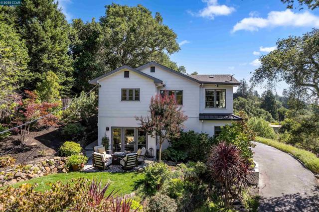 24 La Campana Rd, Orinda CA: https://media.crmls.org/mediaz/889f5742-7b1d-43db-937a-73d0da111254.jpg