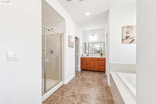 4576 Benton St, Antioch CA: https://media.crmls.org/mediaz/889f8ec5-67b2-4364-b241-15ce7d0757e3.jpg