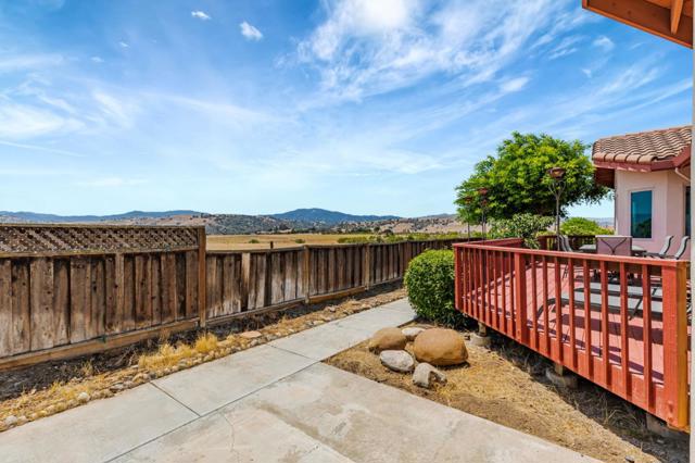 50 Schmidt Court, Hollister CA: https://media.crmls.org/mediaz/889f93e7-2e3b-404a-8d7a-a104fbd89813.jpg