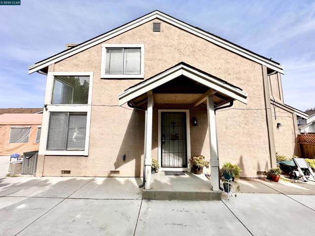 4301 Beechnut Ln, Oakley CA: https://media.crmls.org/mediaz/889f9f13-b9dc-48f2-8646-21066a521977.jpg