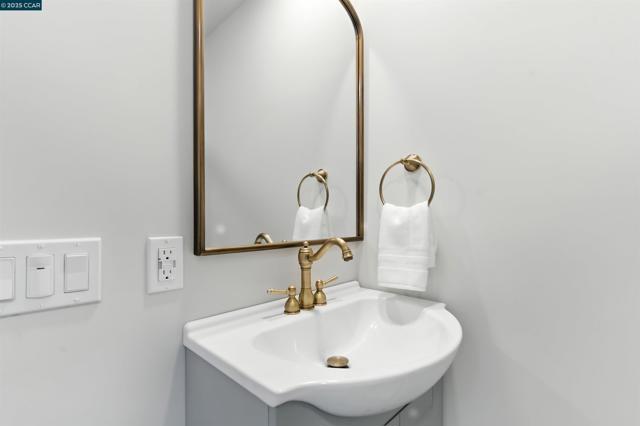 5020 Golden Gate Ave, Oakland CA: https://media.crmls.org/mediaz/889fdde6-429c-4c88-bc2f-8cf07b74ba2c.jpg