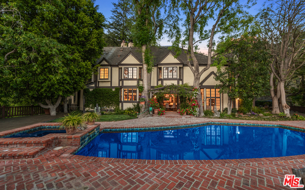 2781 Benedict Canyon Drive