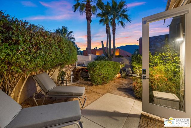 2985 Searchlight Lane, Palm Springs CA: https://media.crmls.org/mediaz/88a00173-4453-4498-a571-2565d45772be.jpg