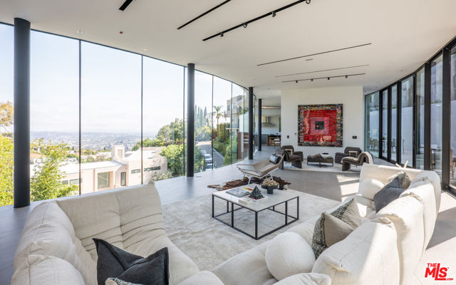 9277 Thrush Way, Los Angeles CA: https://media.crmls.org/mediaz/88a03914-8e9e-4e31-9d53-a95ec3d4939d.jpg