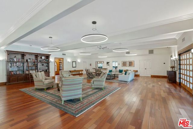 23777 Mulholland Highway, Calabasas CA: https://media.crmls.org/mediaz/88a03fe4-0661-416d-87a2-54616f5cf95d.jpg