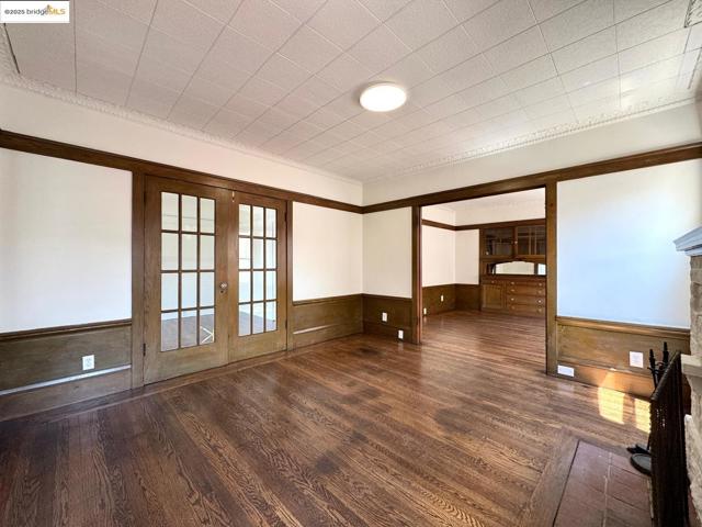 5926 Marshall St, Oakland CA: https://media.crmls.org/mediaz/88a0aeb9-a837-4cf4-b0d6-7b744de0f130.jpg
