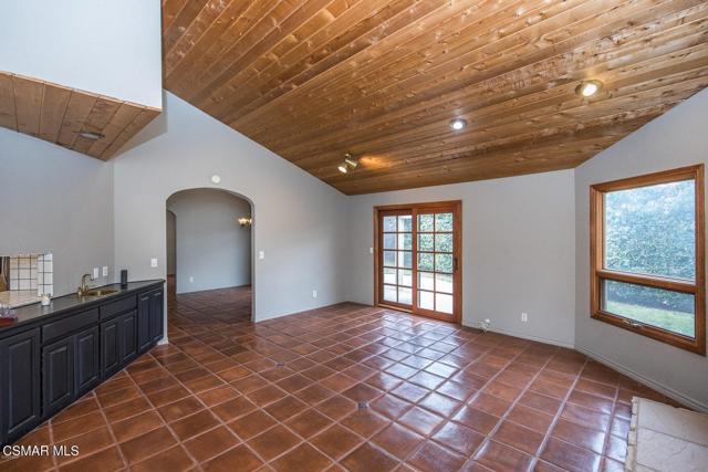 891 Teakwood Court, Thousand Oaks CA: https://media.crmls.org/mediaz/88a14a14-2d1b-46d8-a8fe-929d34b6e7bd.jpg