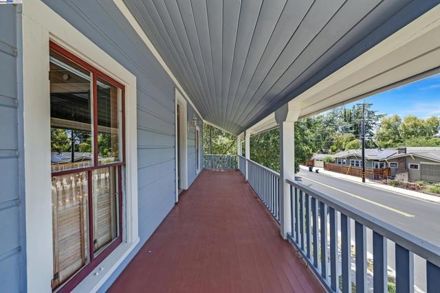2211 College Avenue, Livermore CA: https://media.crmls.org/mediaz/88a15a3d-105b-4d62-b0d2-66b06e1b5358.jpg