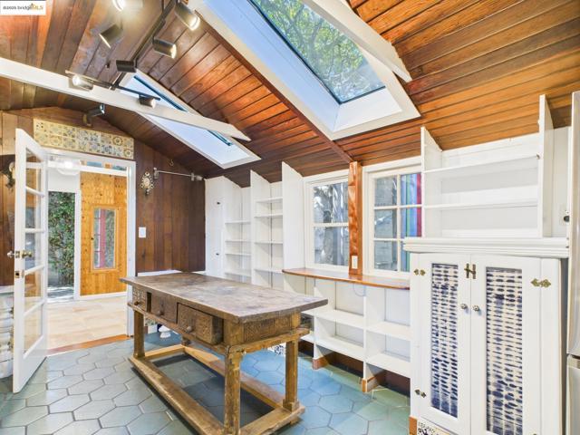 1545 Mariposa St, Richmond CA: https://media.crmls.org/mediaz/88a1846a-8977-4aab-8123-a6fd6796cbf5.jpg