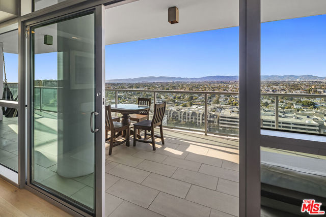 13700 Marina Pointe Drive, Marina del Rey CA: https://media.crmls.org/mediaz/88a1af7e-c329-45c0-9478-b0630e5bb4f5.jpg