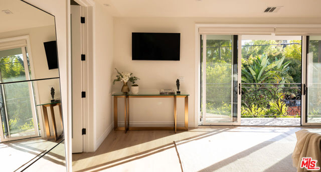 1113 Amherst Avenue, Los Angeles CA: https://media.crmls.org/mediaz/88a26a2d-78c9-4834-8cf2-da750c9e9414.jpg