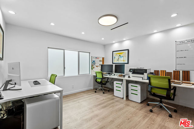 4801 La Villa Marina, Marina del Rey CA: https://media.crmls.org/mediaz/88a28bde-486f-448b-ba70-232e63f43939.jpg