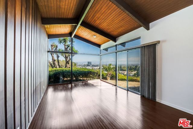 5961 Wrightcrest Drive, Culver City CA: https://media.crmls.org/mediaz/88a2a984-c7c8-4075-ab83-042f7cf6238c.jpg