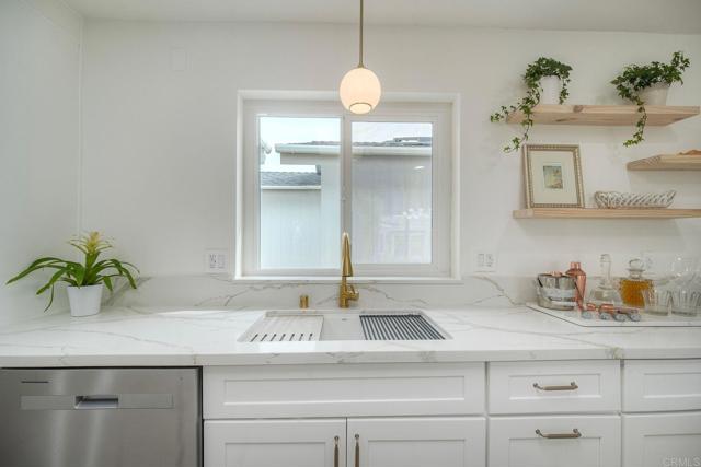 Detail Gallery Image 6 of 47 For 1438 Salem Ct, Oceanside,  CA 92057 - 2 Beds | 2 Baths