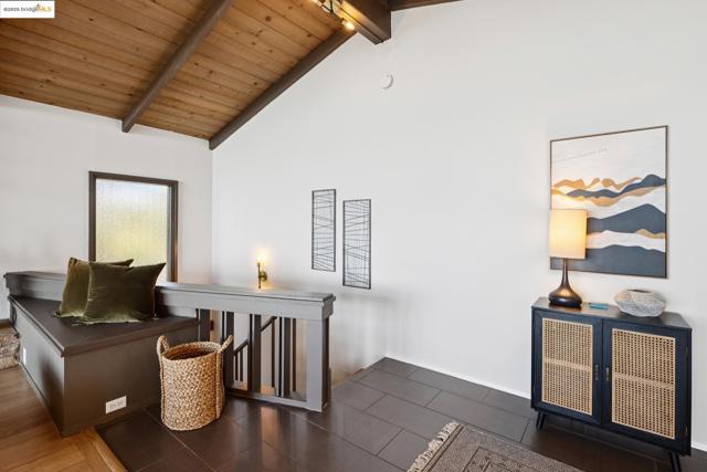 5920 Ascot Dr, Oakland CA: https://media.crmls.org/mediaz/88a2e3d9-ec26-4d83-83d6-0bd466802d01.jpg