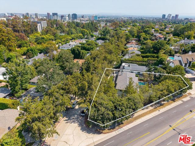 101 Greenfield Avenue, Los Angeles CA: https://media.crmls.org/mediaz/88a2eac3-03b5-4b36-a0f0-b6042a74a006.jpg