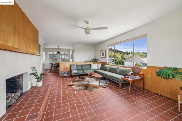 8499 Aster Ave, Oakland CA: https://media.crmls.org/mediaz/88a321f7-3d71-4d18-b01e-2c10418341a8.jpg