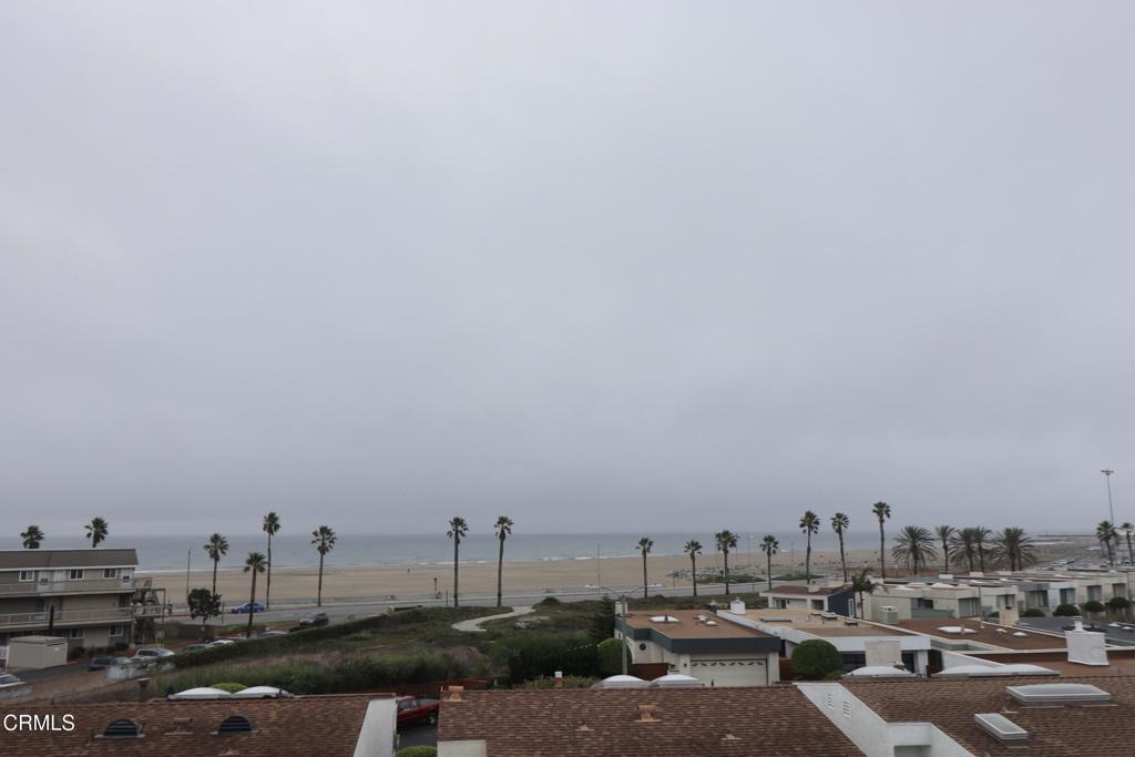 https://media.crmls.org/mediaz/88a35b23-cf4d-4c26-a4da-ffc53670907c.jpg?preset=X-Large