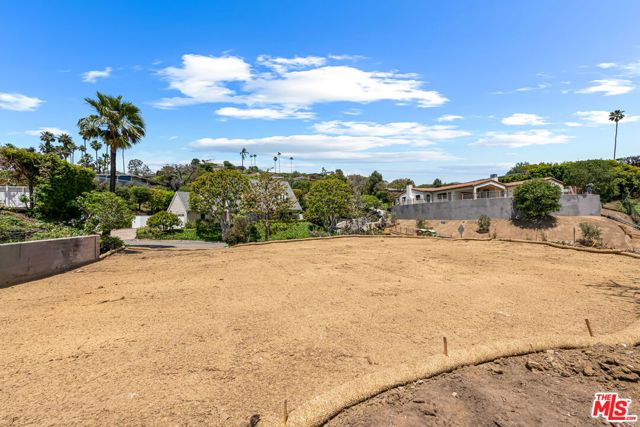 1101 Las Pulgas Place, Pacific Palisades CA: https://media.crmls.org/mediaz/88a3a405-2b80-4004-9747-3d05c24e9675.jpg