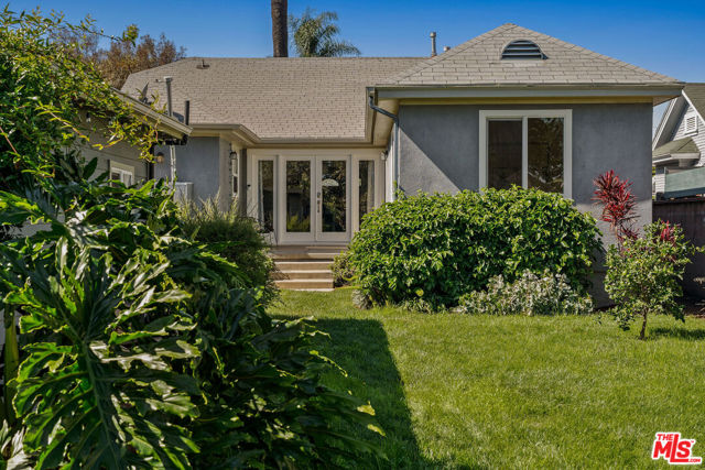 5748 7th Avenue, Los Angeles CA: https://media.crmls.org/mediaz/88a3c66a-44de-44ff-a746-c49c0466d7dc.jpg