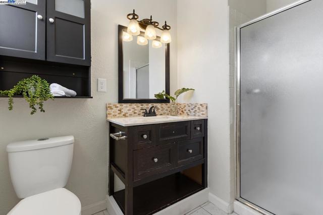 5221 Roxanne Ct, Livermore CA: https://media.crmls.org/mediaz/88a3e3b0-1702-4fa6-a229-d070a90e960c.jpg