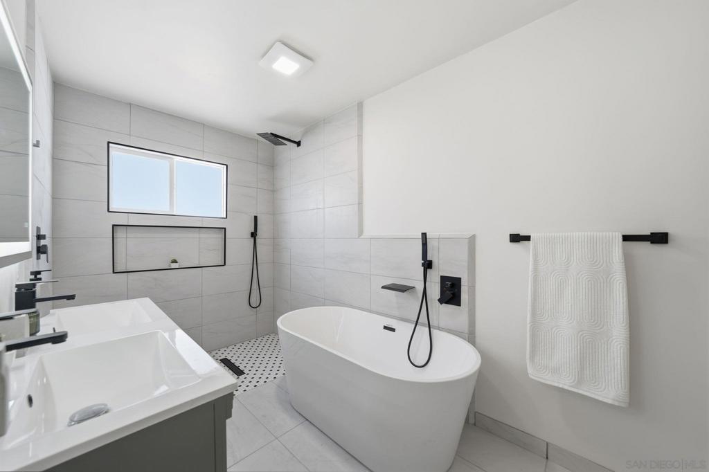 MLS #250045040SD image #27