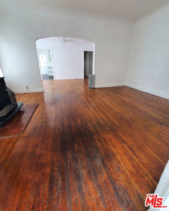 813 N POINSETTIA Place, Los Angeles CA: https://media.crmls.org/mediaz/88a4dbe6-c051-4aa3-80e8-d67fd14390a5.jpg