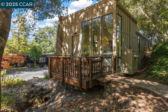 39 El Toyonal, Orinda CA: https://media.crmls.org/mediaz/88a5f998-9c45-4e35-9393-ed1bdf02c6ac.jpg