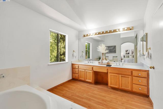 840 Menay Dr, Tracy CA: https://media.crmls.org/mediaz/88a655e5-92f8-4d11-a316-164b031ac7f6.jpg