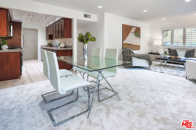 6700 Hillpark Drive, Los Angeles CA: https://media.crmls.org/mediaz/88a66a71-e10e-4908-803c-436be46d9ca9.jpg