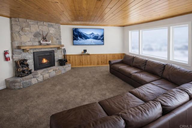 Detail Gallery Image 2 of 19 For 42988 Moonridge Rd, Big Bear Lake,  CA 92315 - 4 Beds | 2 Baths