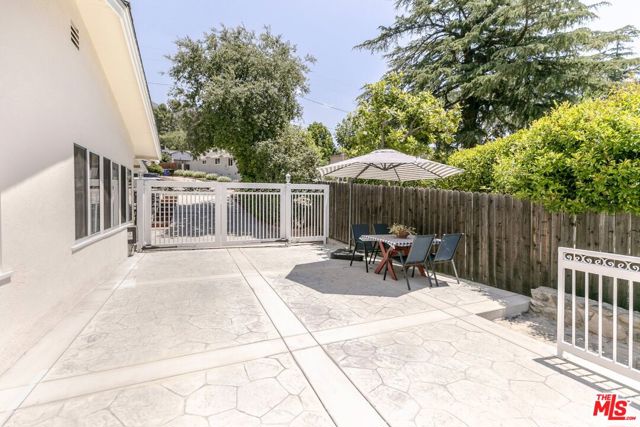 2916 Henrietta Avenue, La Crescenta CA: https://media.crmls.org/mediaz/88a6cad6-8a73-4a01-94ec-a9e49b957f54.jpg